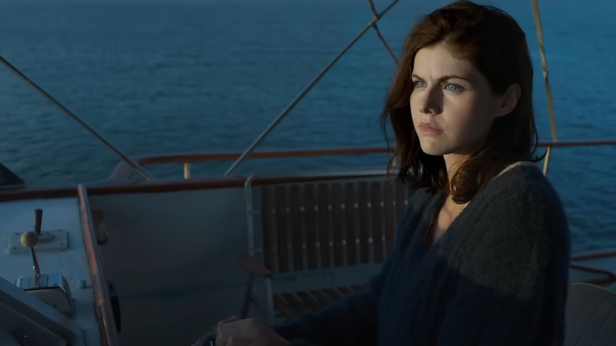 Alexandra Daddario drives a bot in Mayfair Witches, _not_ White Lotus.