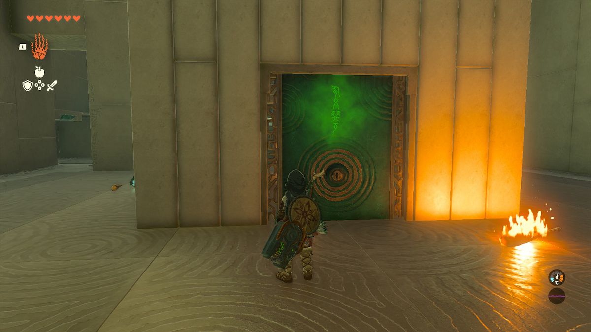 Link öppnar en dörr i Orochium Shrine i Zelda Tears of the Kingdom.
