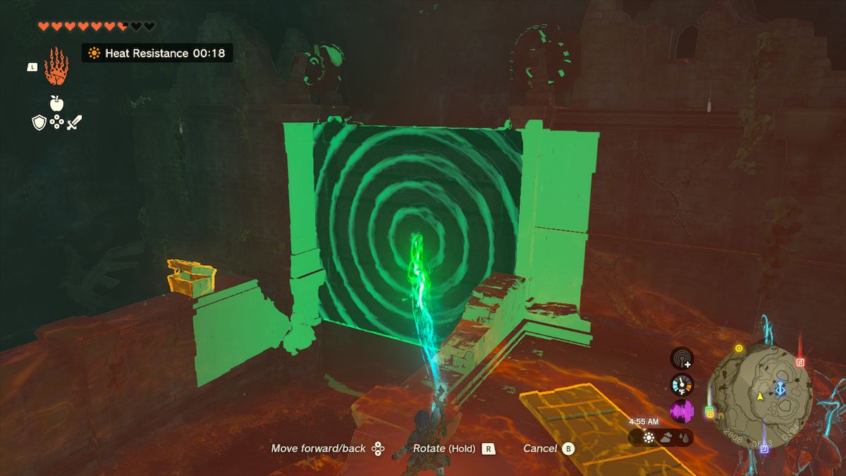 Link använder Ultrahand för att skjuta en dörr uppåt så att vattnet kan lämna rummet i Zelda: Tears of the Kingdom