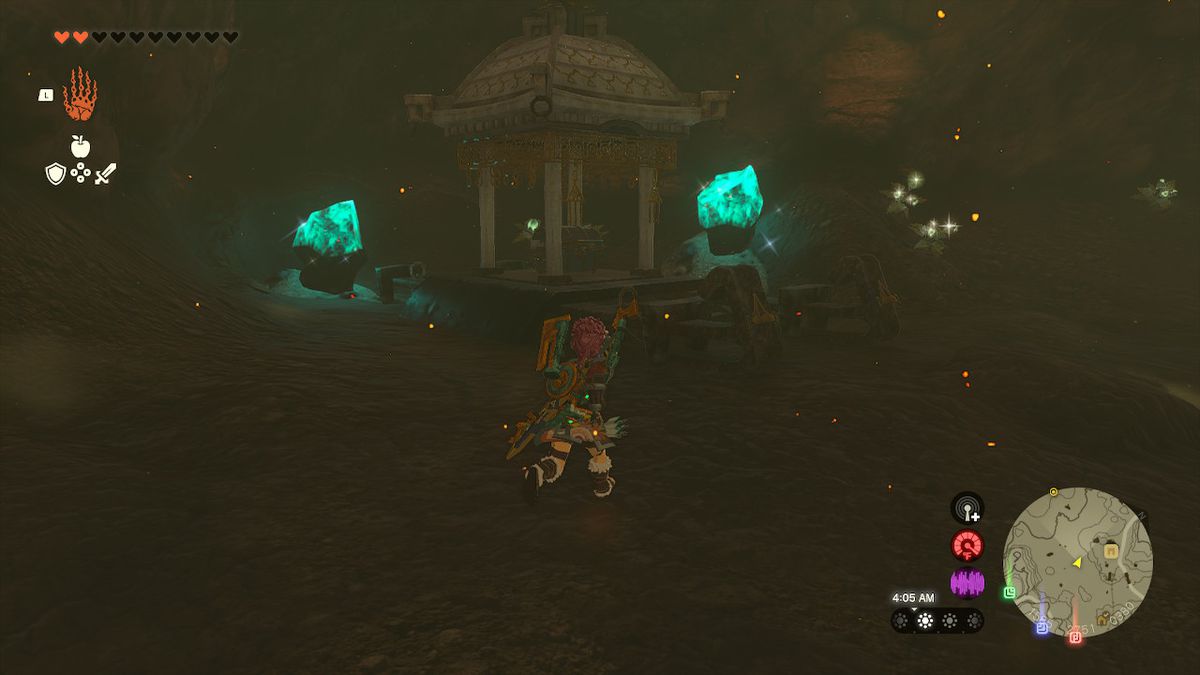 Link närmar sig bröstet på andra sidan av grottan i Zelda: Tears of the Kingdom