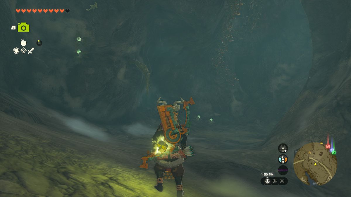 Link tar sig igenom grottan i Zelda: Tears of the Kingdom