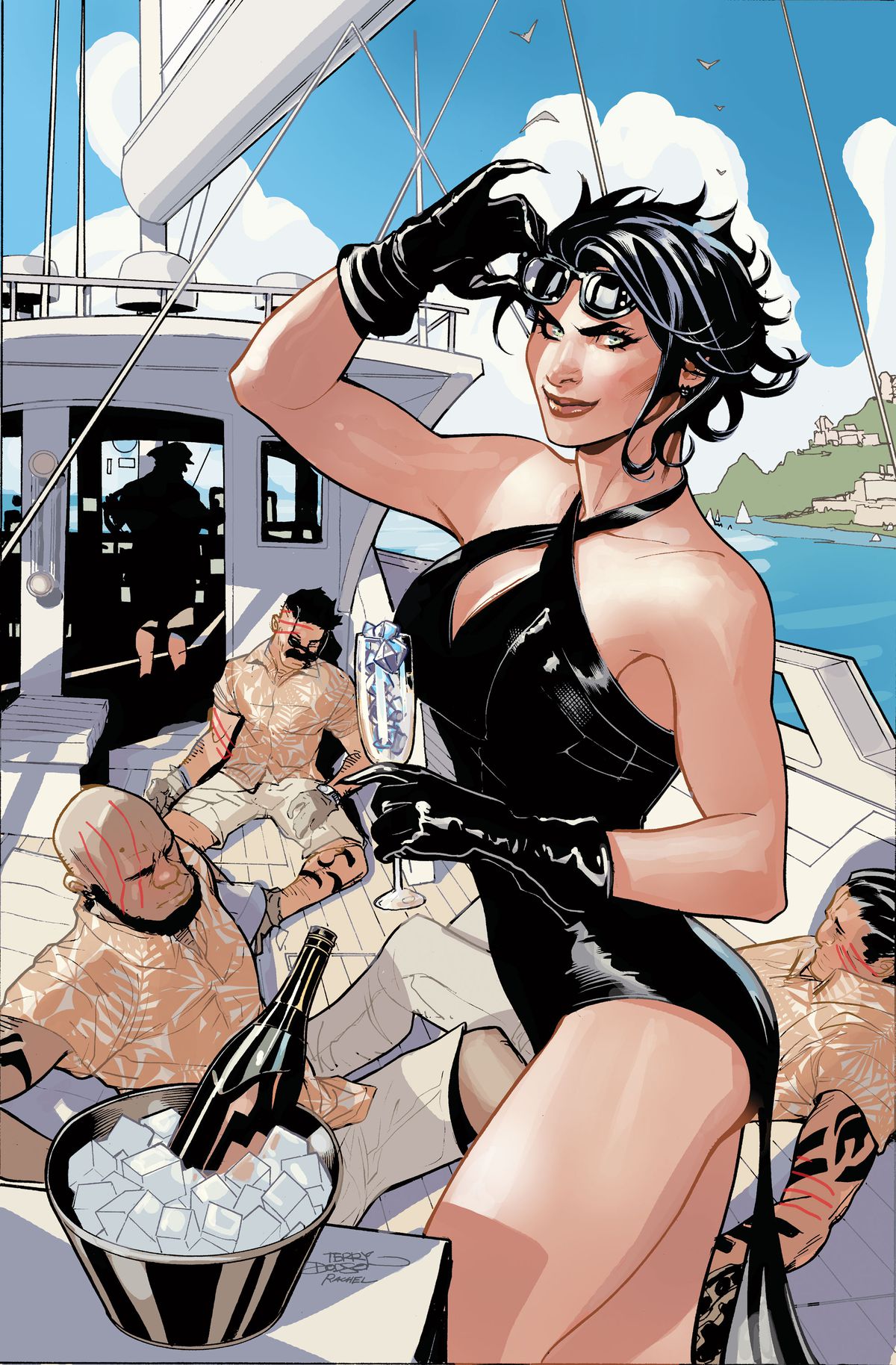 Catwoman håller ett glas champagne och lyfter sina solglasögon.  Hon har på sig en svart baddräkt och står på däcket på en yacht som är full av medvetslösa kroppar av killar. 