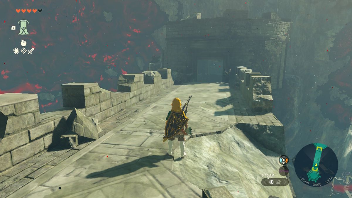 Link promenerar nerför en vall i Hyrule Castle i Zelda Tears of the Kingdom.