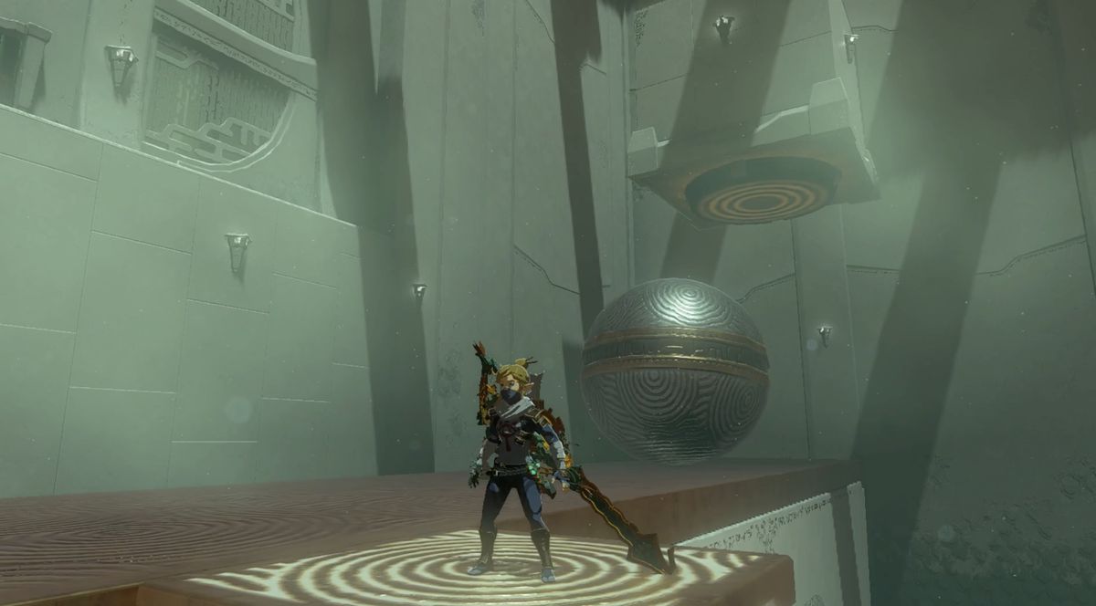 Link står framför en boll och målknapp i Gatanisis Shrine i Zelda: Tears of the Kingdom