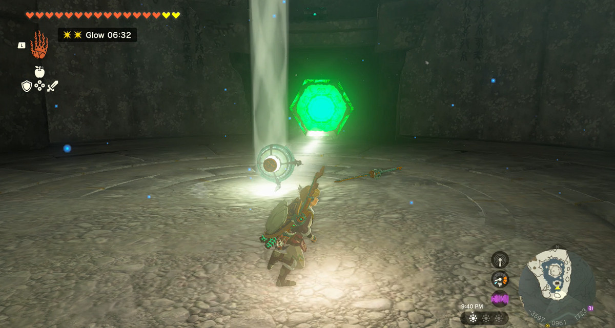 Ljus reflekteras på en grön knapp i Zelda: Tears of the Kingdom