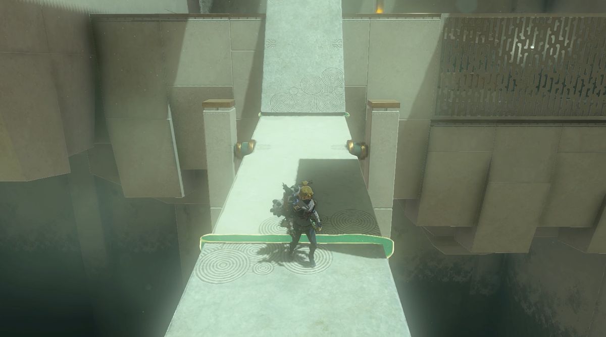 Kitawak Shrine genomgång i Zelda Tears of the Kingdom: Link fäster en stenplatta för att bilda en lutande bro
