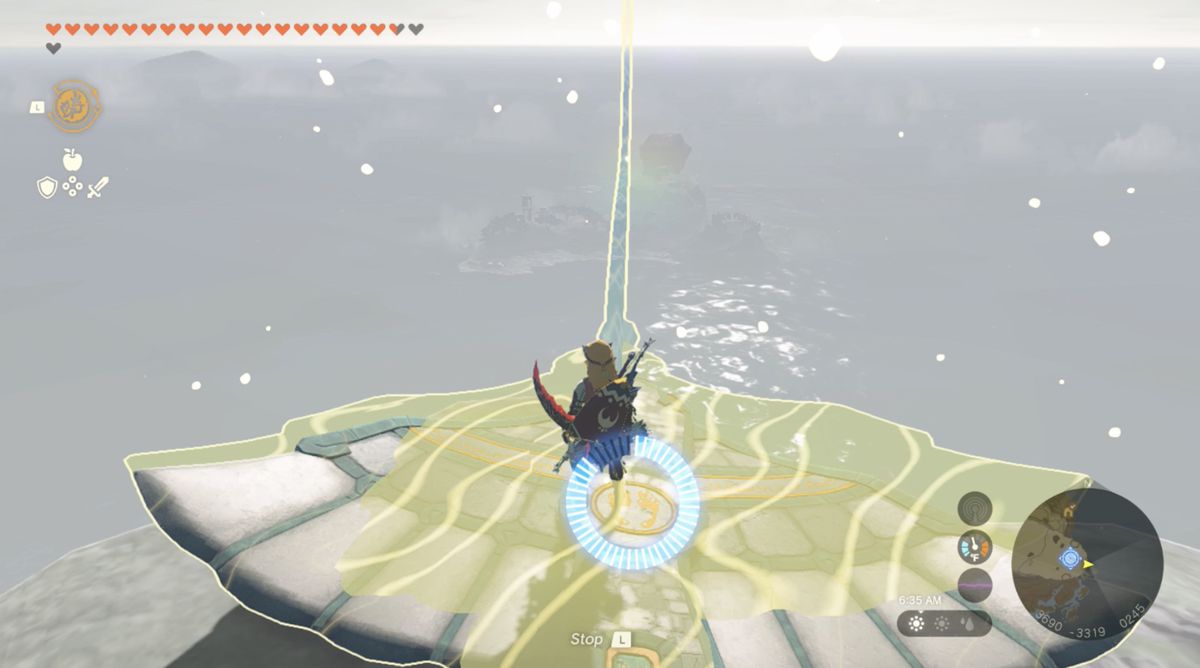 Link använder återkallelse för att flyga en Zonai-vinge i Zelda: Tears of the Kingdom