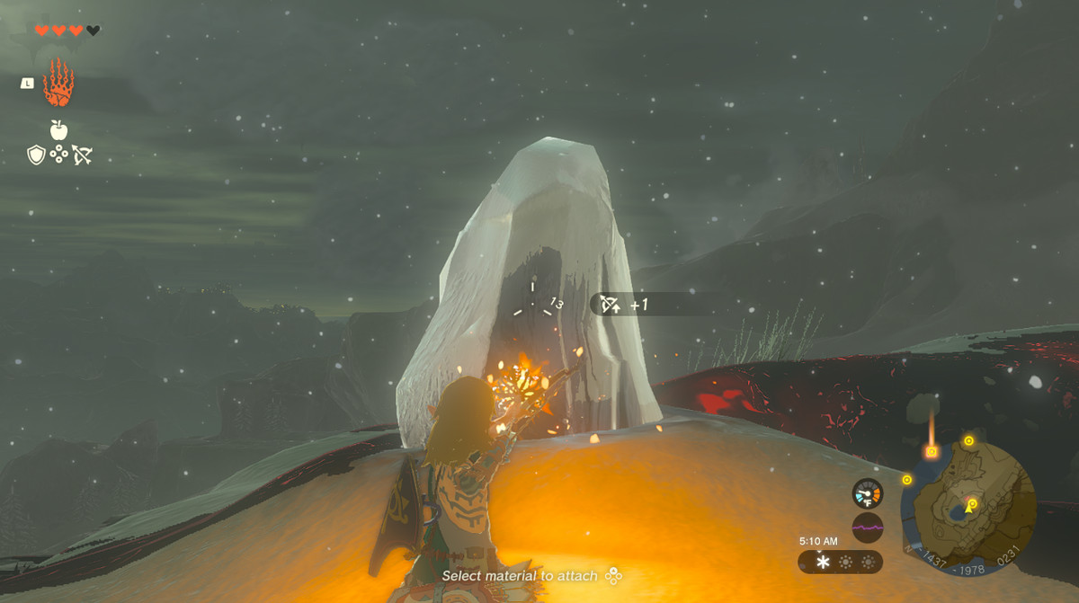 Link skjuter ett isblock med en eldpil för att avslöja en gudinnas öga i Tears of the Kingdom.