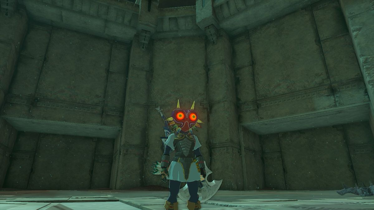 Link står i ett mörklagt stenrum, bär Majoras mask efter att ha tjänat den från en Lynel-strid i Zelda: Tears of the Kingdom