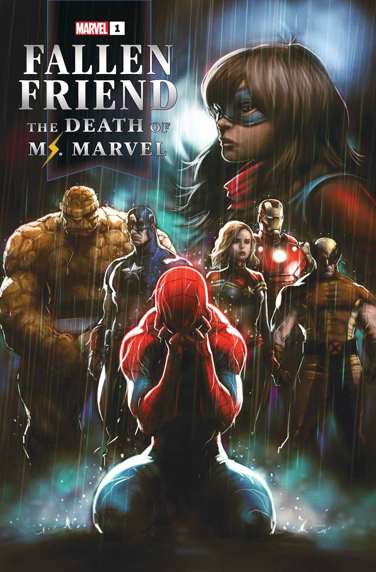 Spider-Man knäböjer i förgrunden, ansiktet vaggat i hans händer, när regnet faller.  The Thing, Captain America, Captain Marvel, Iron Man och Wolverine står högtidligt och blöta i bakgrunden, medan en bild av Kamala Khan skymtar bakom dem på omslaget till Fallen Friend: The Death of Ms. Marvel (2023). 
