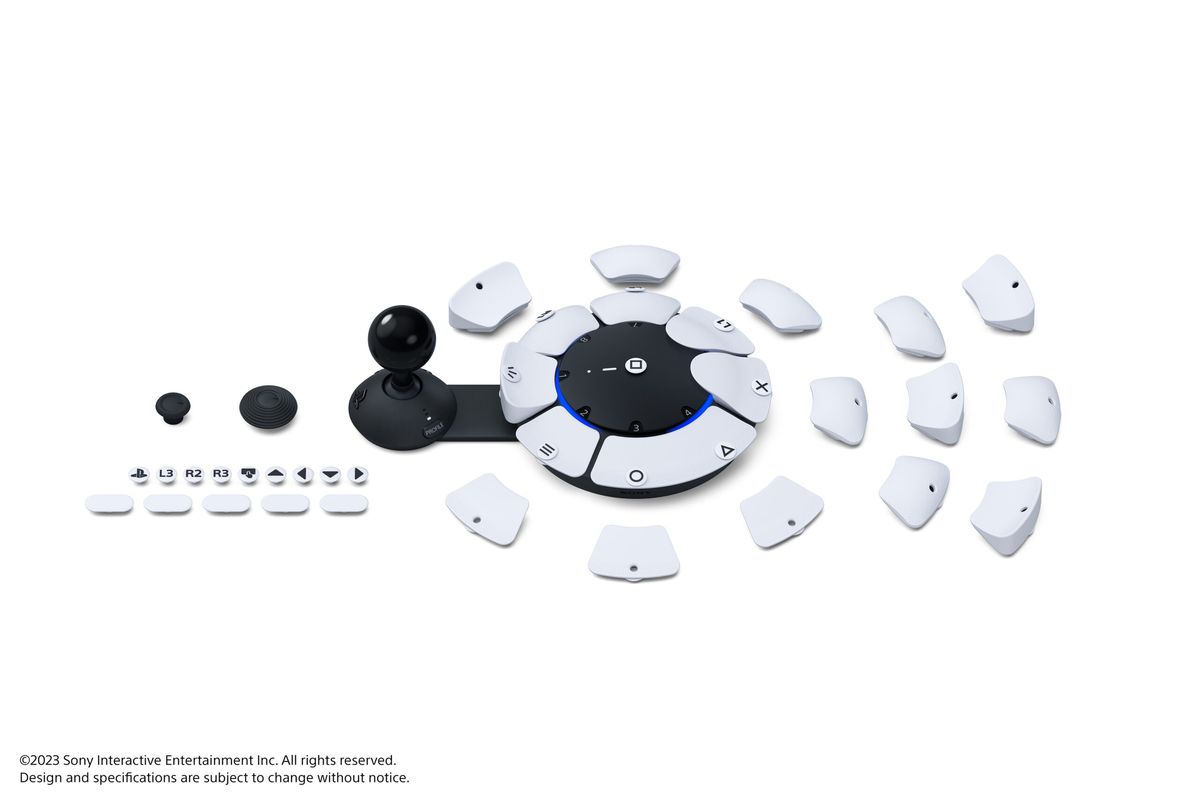 Ett produktfoto av Access-kontrollern, en vit cirkulär enhet med ett gäng utbytbara knappar.