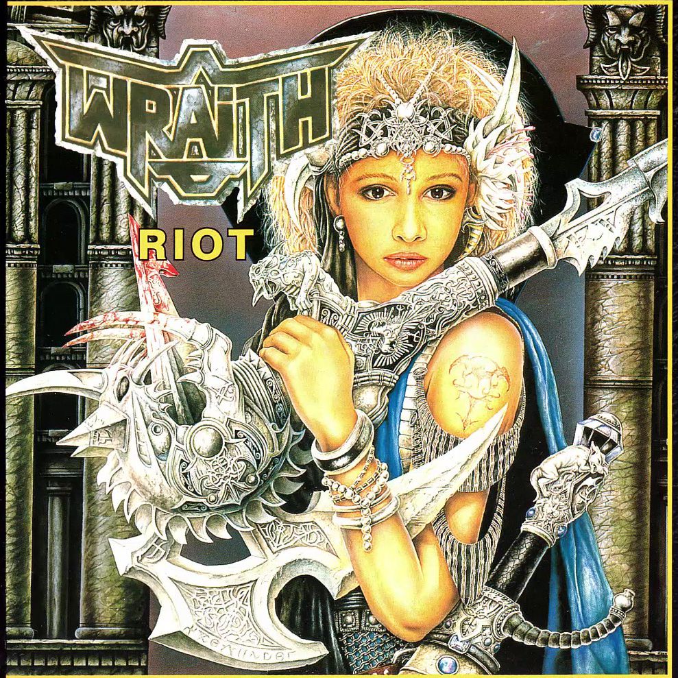 En kvinnlig krigare med en yxa över ena axeln på omslaget till Wraith's Riot.