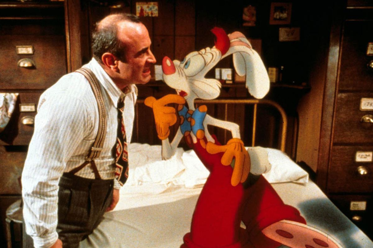 Bob Hoskins konfronterar ilsket en animerad kanin.