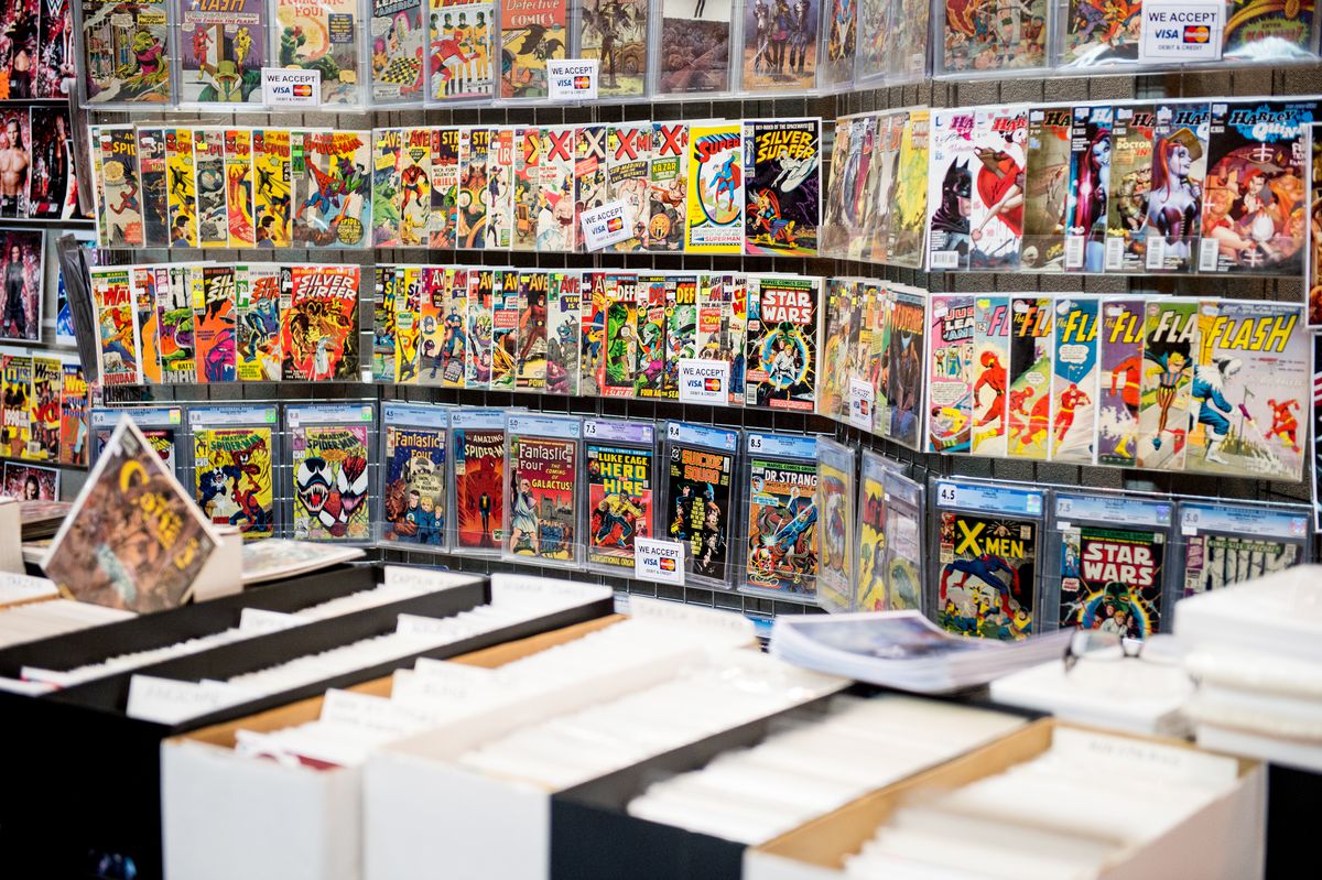Olika serietidningar till salu på The Birmingham Film and Comic Con, Collectormaina 24 på NEC Arena den 4 juni 2017 i Birmingham, England.