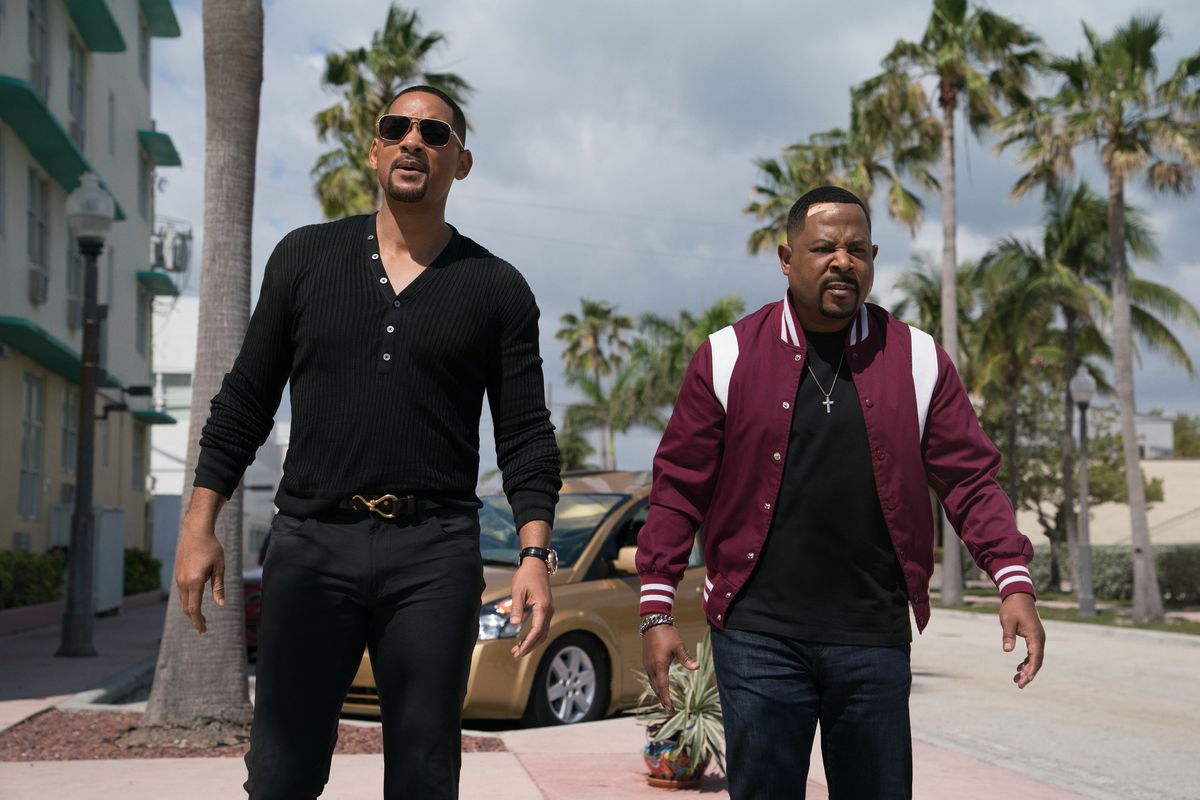 Mike (WILL SMITH), Marcus (MARTIN LAWRENCE) på gatorna i Miami i Columbia Pictures 'DÅRLIGA BOYS FOR LIFE.