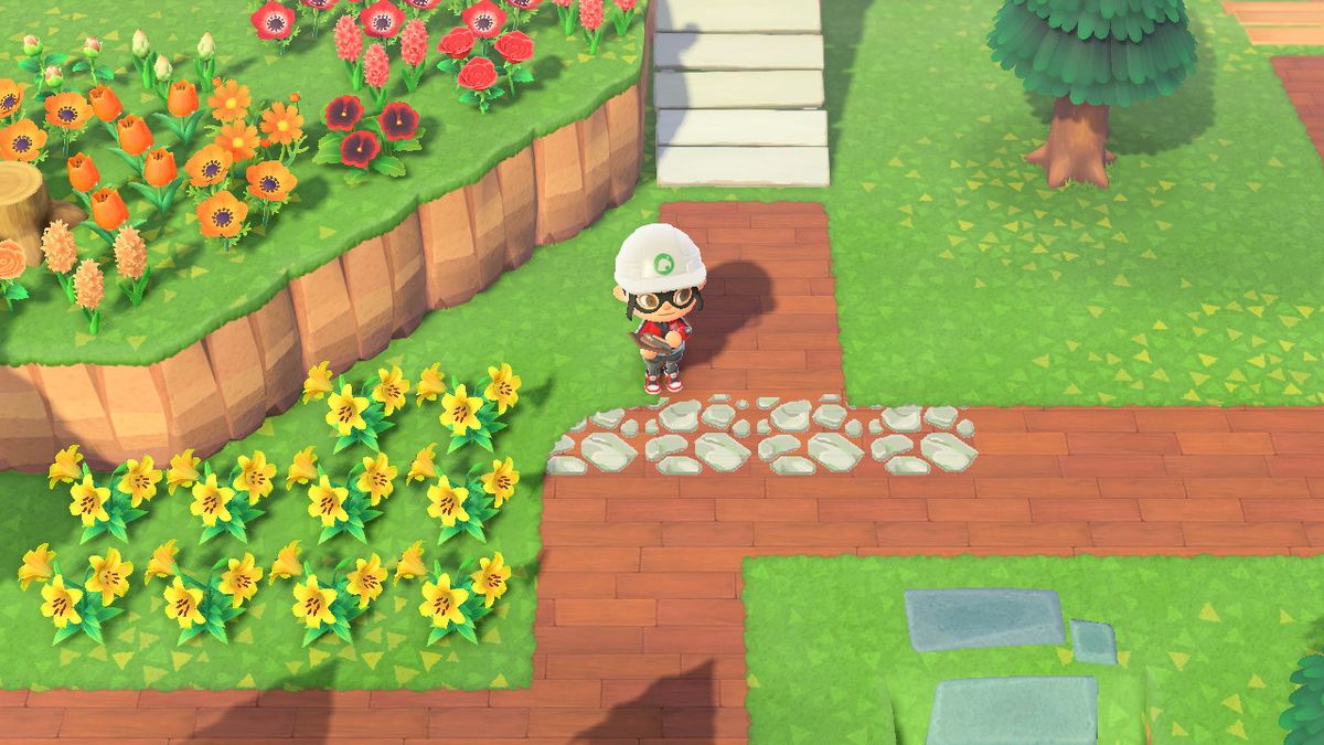En Animal Crossing-karaktär i en hård hatt efter att ha lagt ett anpassat stenmönster ovanpå en lövträbana