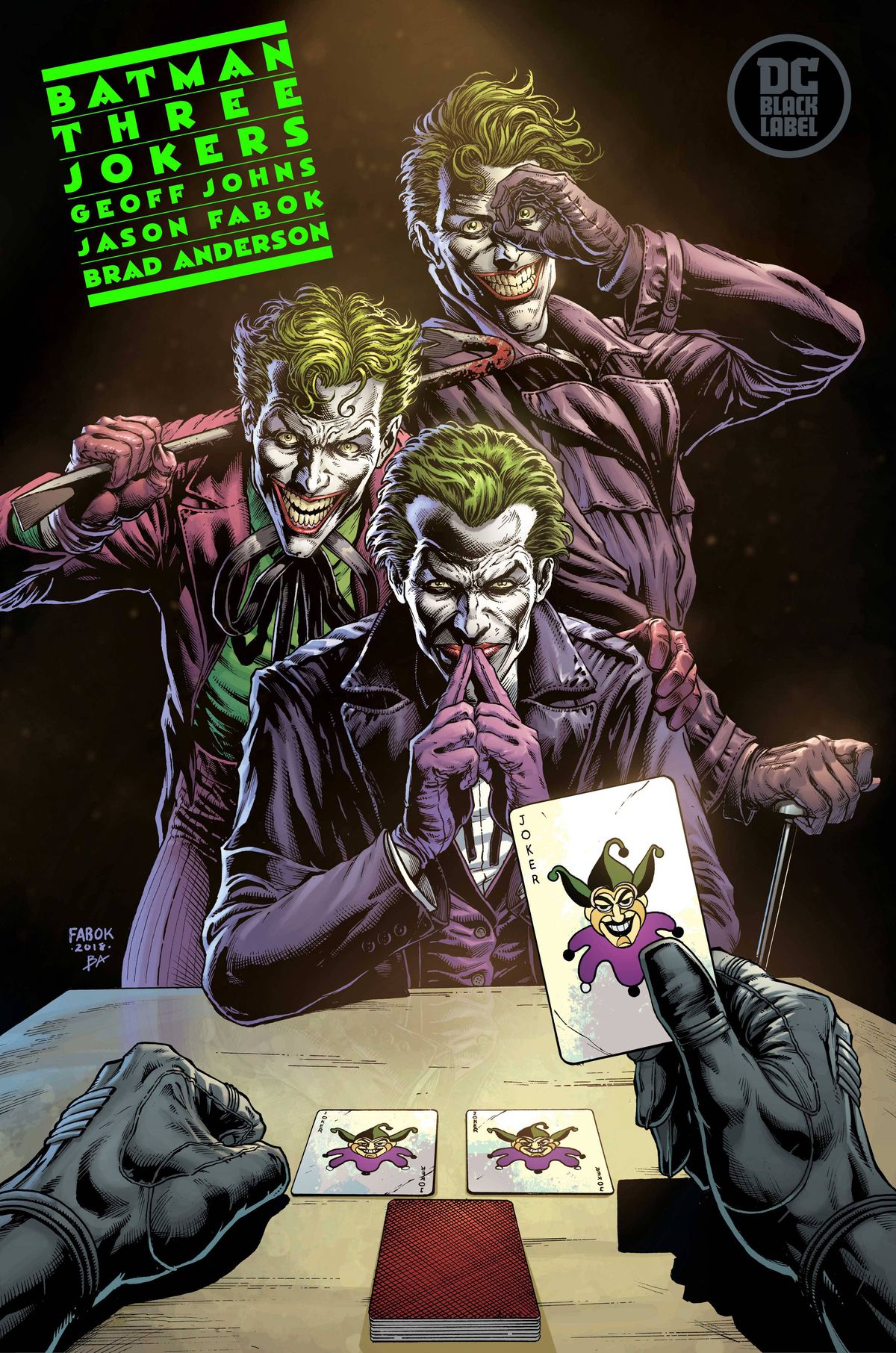 Tre versioner av Joker står i ena änden av ett bord. I förgrunden drar Batmans handskade händer tre jokrar från ett kortlek. Kampanjkonst för Batman: Three Jokers, DC Comics (2020). 