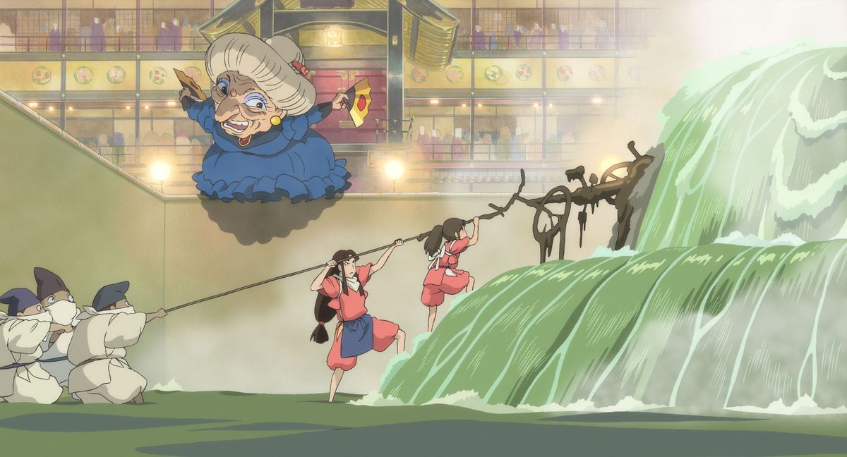 En rad badarbetare drar smutsigt skräp ut ur ett bad med överflödande vatten i Spirited Away