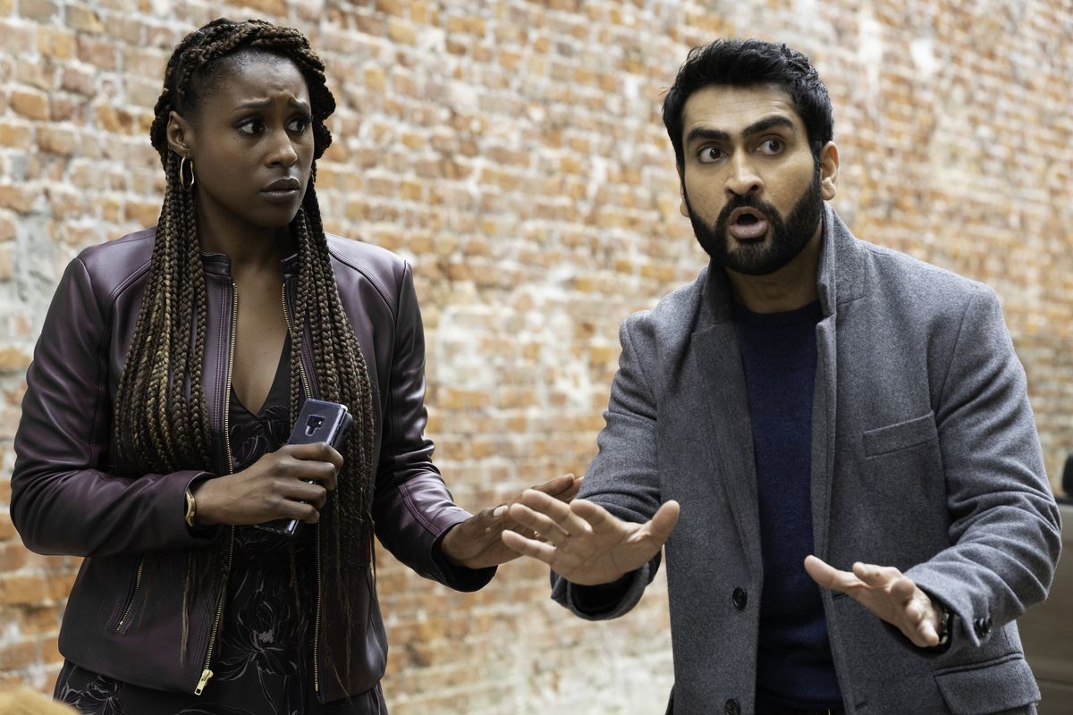 issa rae och kumail nanjiani ser chockade ut