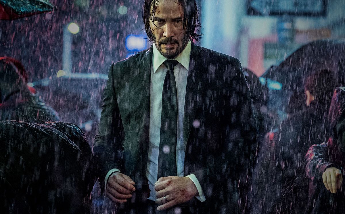 John Wick vandrar i regnet i en stillhet från John Wick: Chapter 3 - Parabellum