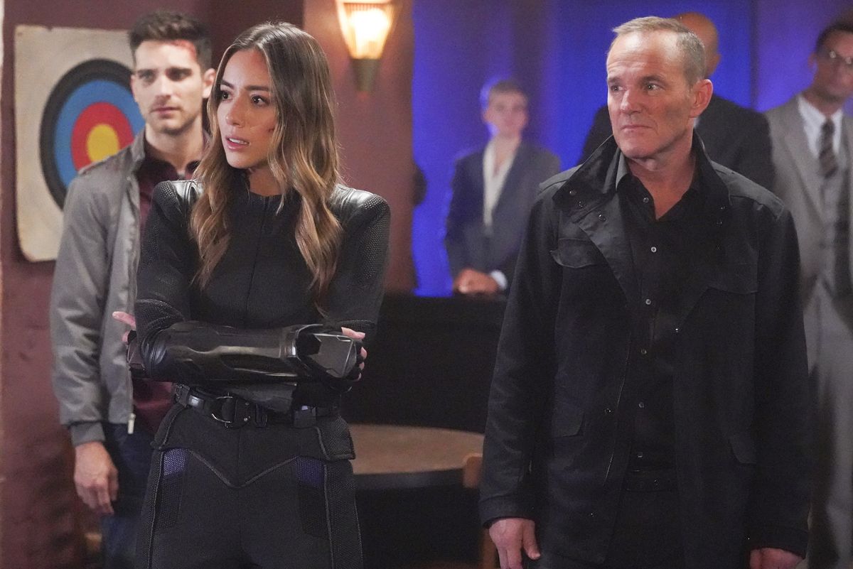 chloe benett och clark gregg i sköldfinalens agenter