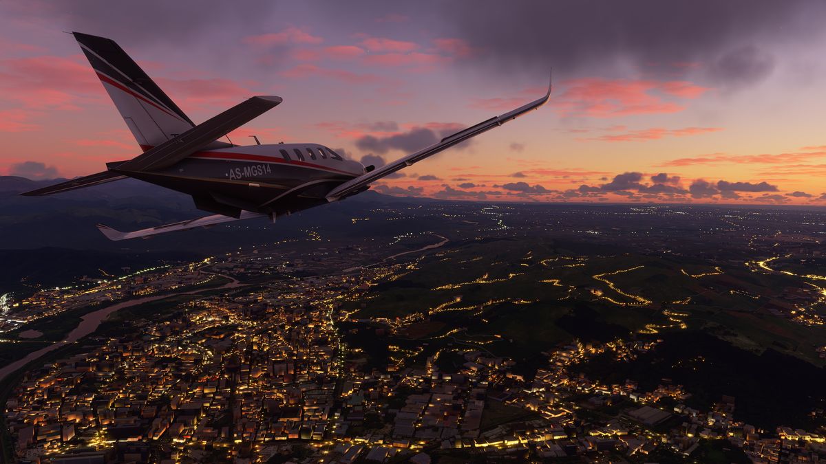 Ett turbopropplan som flyter över en nattscen, med realistiska ljusstemperaturer över vägar och broar under, i Microsoft Flight Simulator