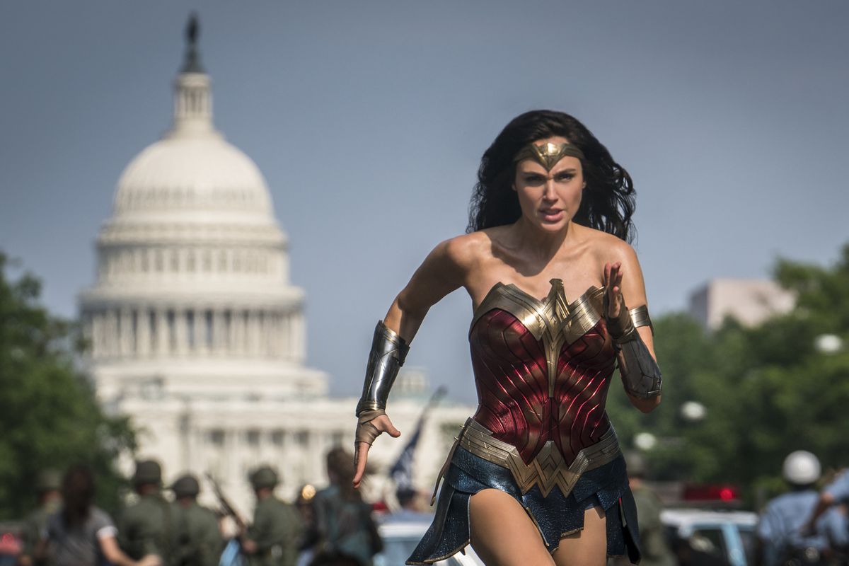 Wonder Woman 1984: Diana springer framför huvudstaden i Washington DC