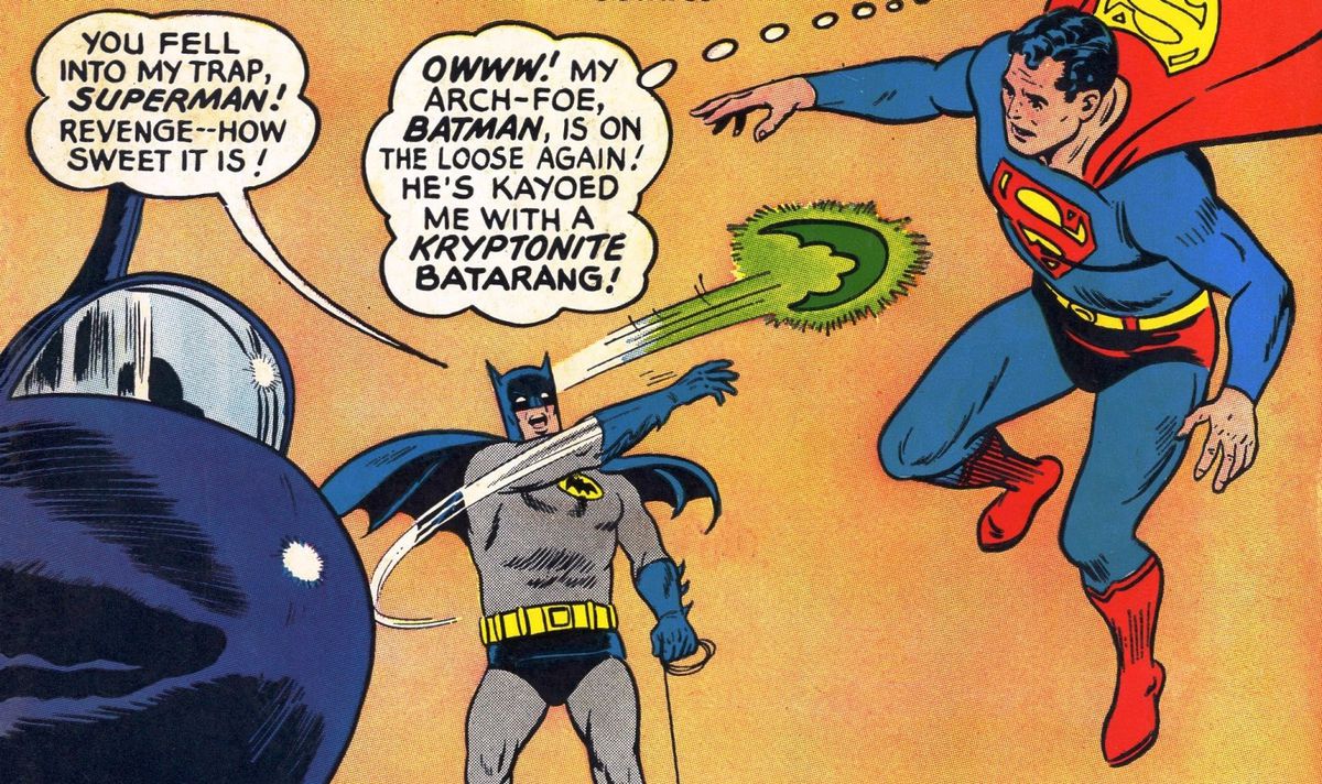 ”Du föll i min fälla, Superman! Hämnd - hur söt det är! ” Batman skriker när han kastar en glödande grön batarang mot Superman. 