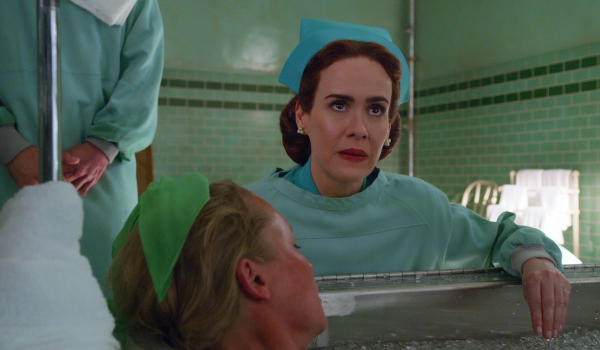 SARAH PAULSON som MILDRED RATCHED