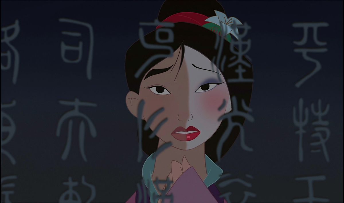 mulan, sjungande reflektion, hälften av hennes smink av