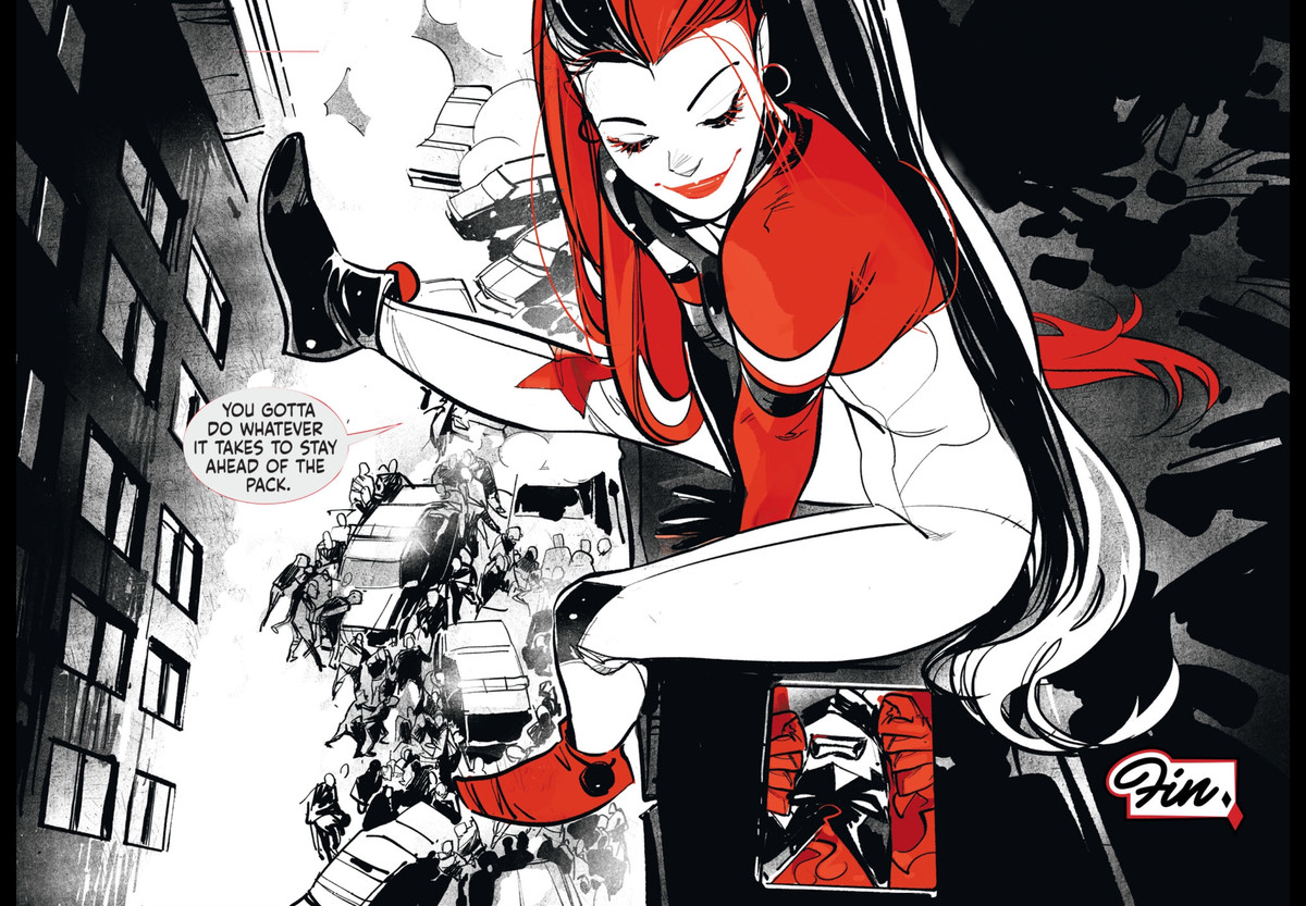 Harley Quinn, i en täckande täcker dräkt med nixstövlar och lårlånga flätor, sitter på ett tak och tappar sin seger över Batwoman i Harley Quinn: Black + White + Red # 11, DC Comics (2020). 