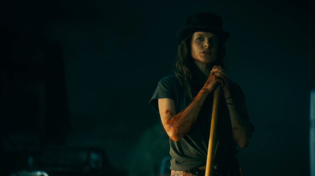 Rose Hat (Rebecca Ferguson) täckt av blod efter att ha mördat Baseball Boy i Doctor Sleep