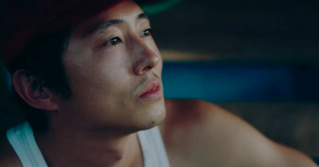 Steven Yeun leder trailern för A24: s berömda nya drama Minari