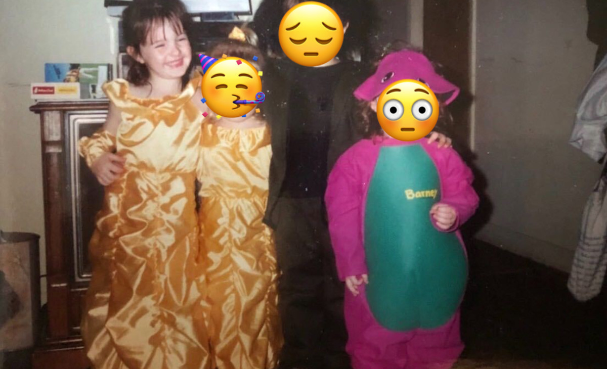 en grupp barn klädda som Belle, Darth Vadar och Barney 