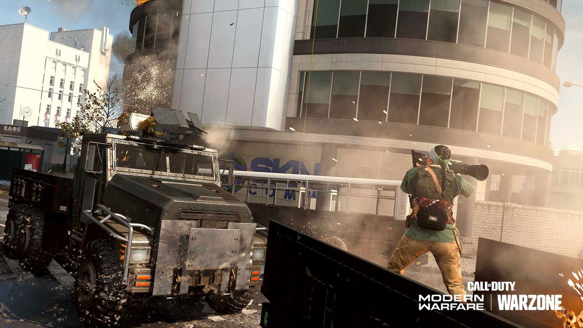 En spelare skjuter en raket en pansarbil i Call of Duty: Warzone's Recon: Armored Royale-läge