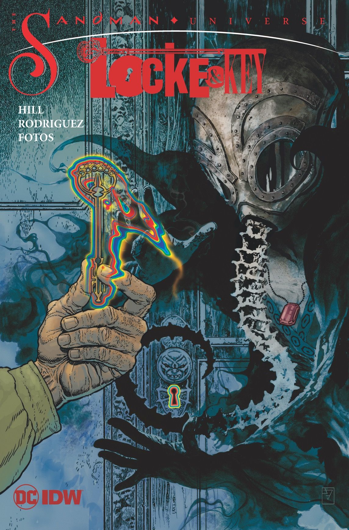 En hand håller en annan världsnyckel upp till kin gof Dreams på omslaget till Locke & Key: Hell and Gone, från DC Comics och IDW Publishing.