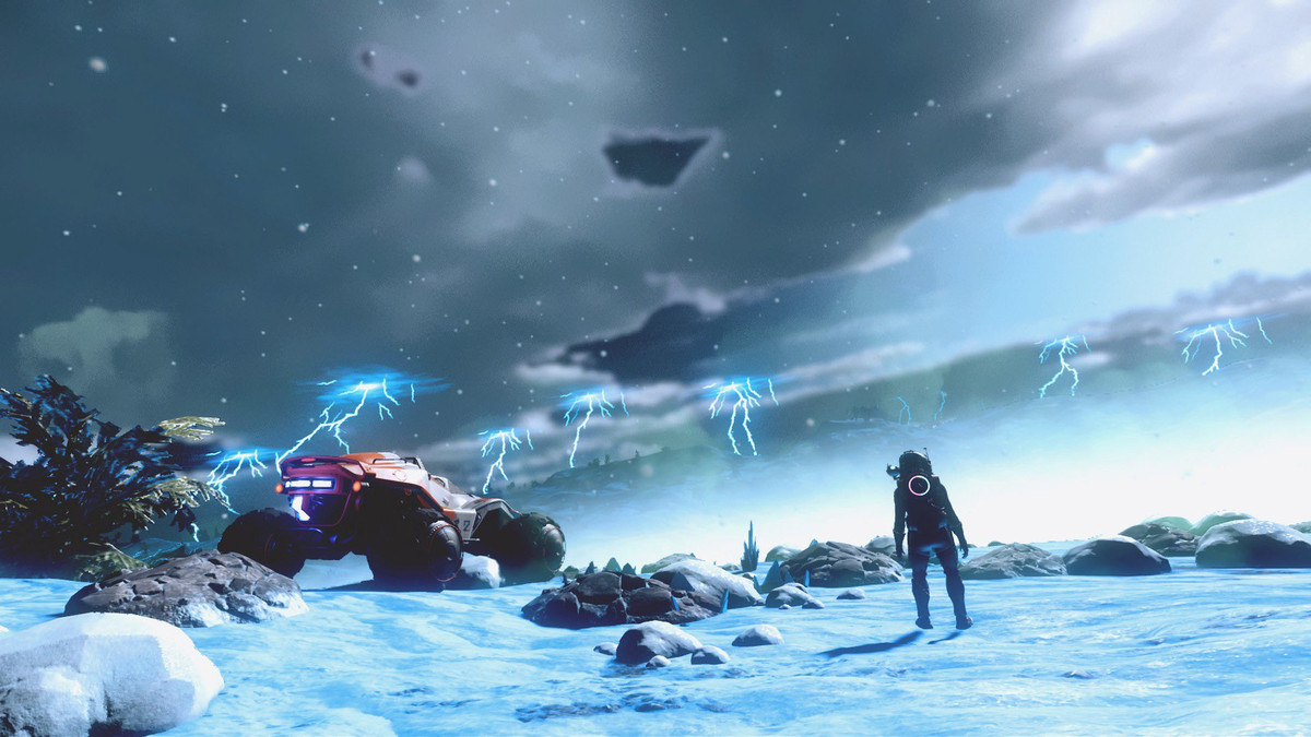 No Man's Sky - en spelare står på en skrämmande isig planet och tittar på en storm.