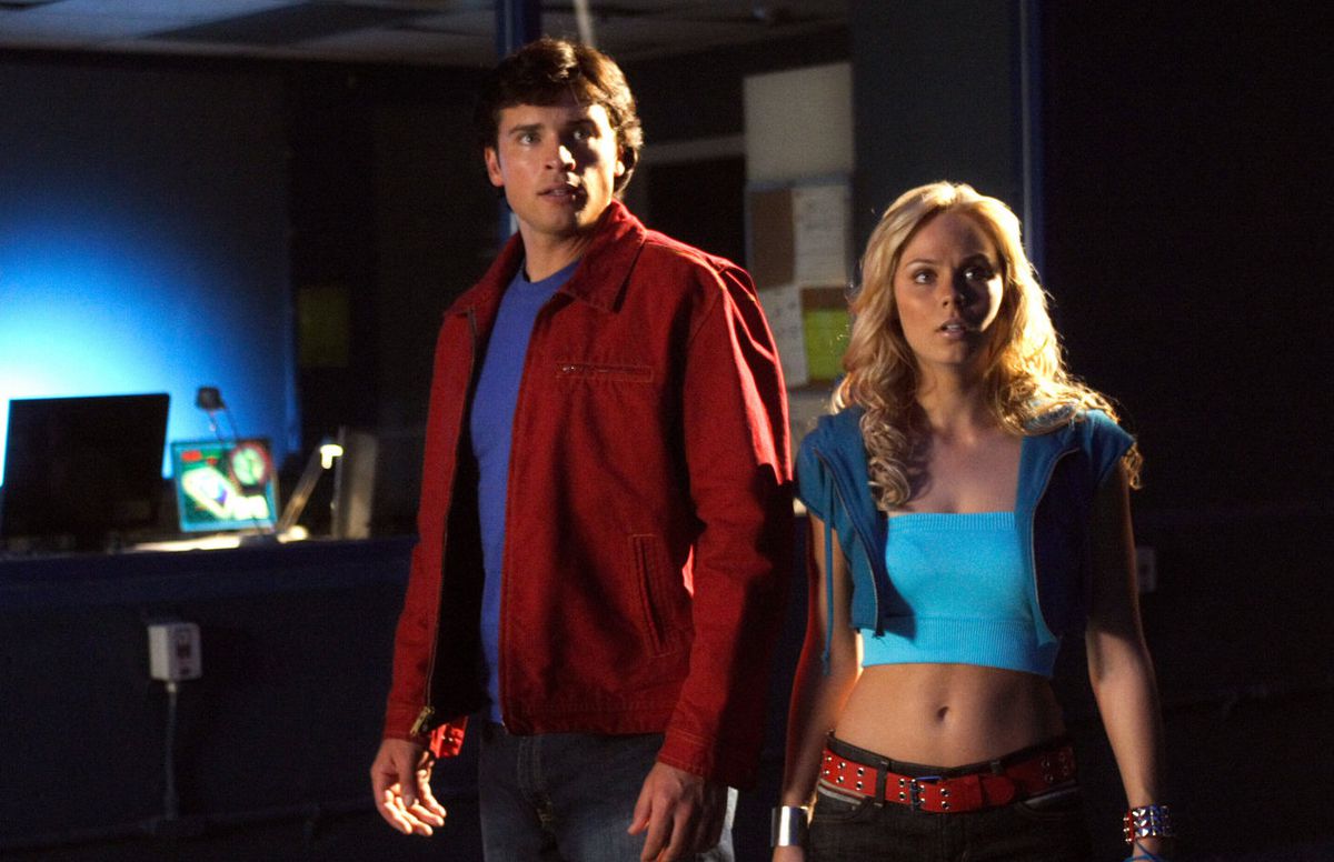Tom Welling och Laura Vandervoort som Superman och Supergirl i Smallville