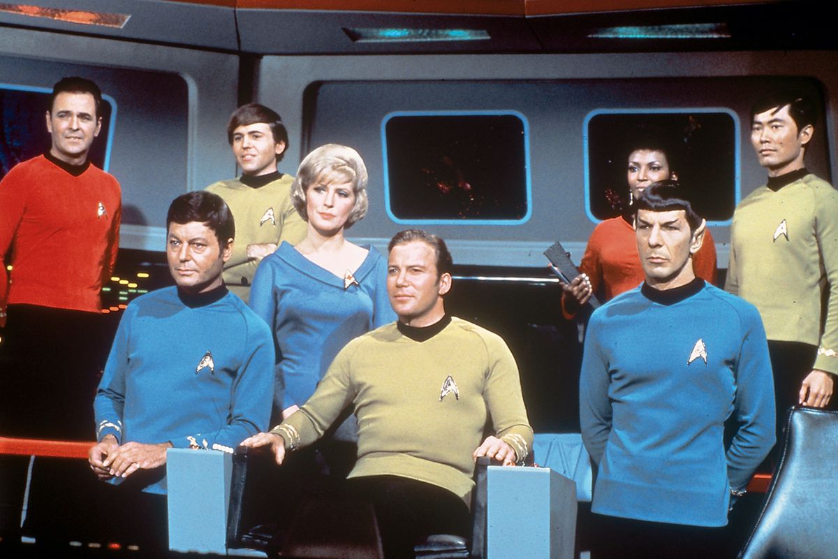 Brobesättningen från Enterprise i Star Trek: The Original Series. 
