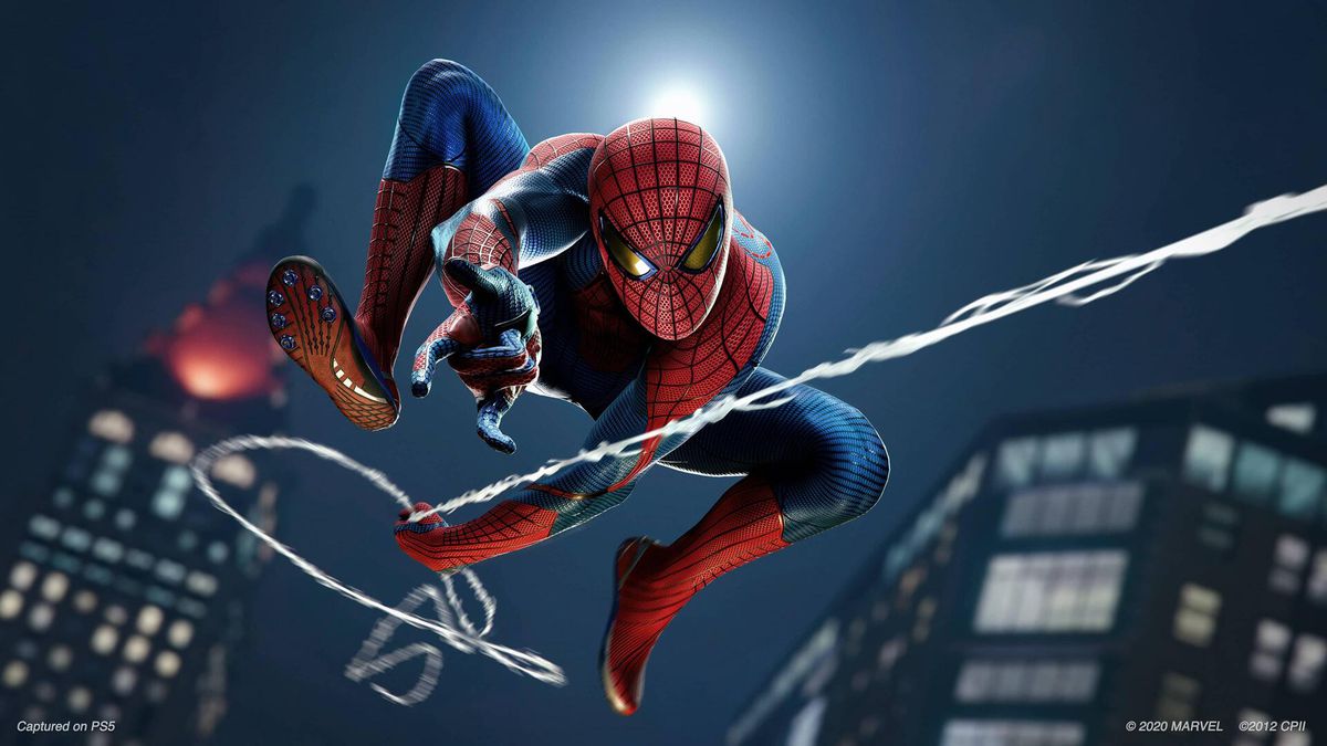Peter Parker i den fantastiska Spider-Man-dräkten i Marvels Spider-Man Remastered. 