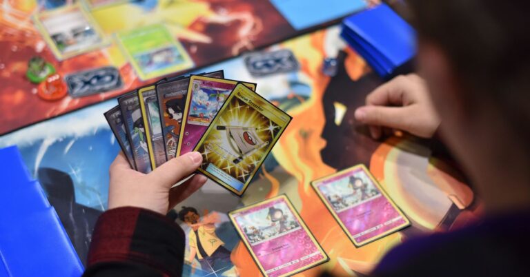 Pokémon-kort är heta igen, nu när Charizard kan göra dig rik