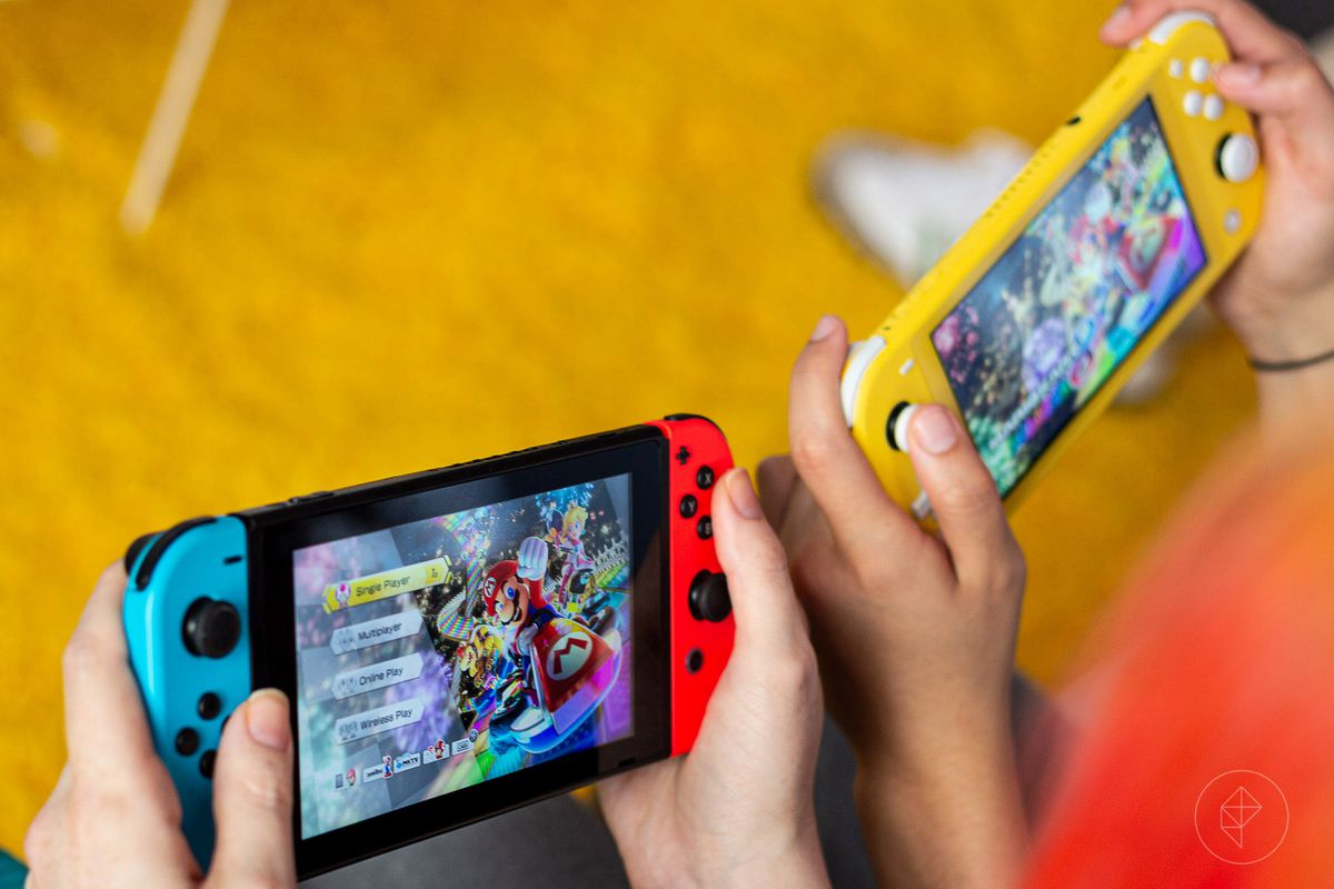 A Nintendo Switch and the new Nintendo Switch lite, side by side