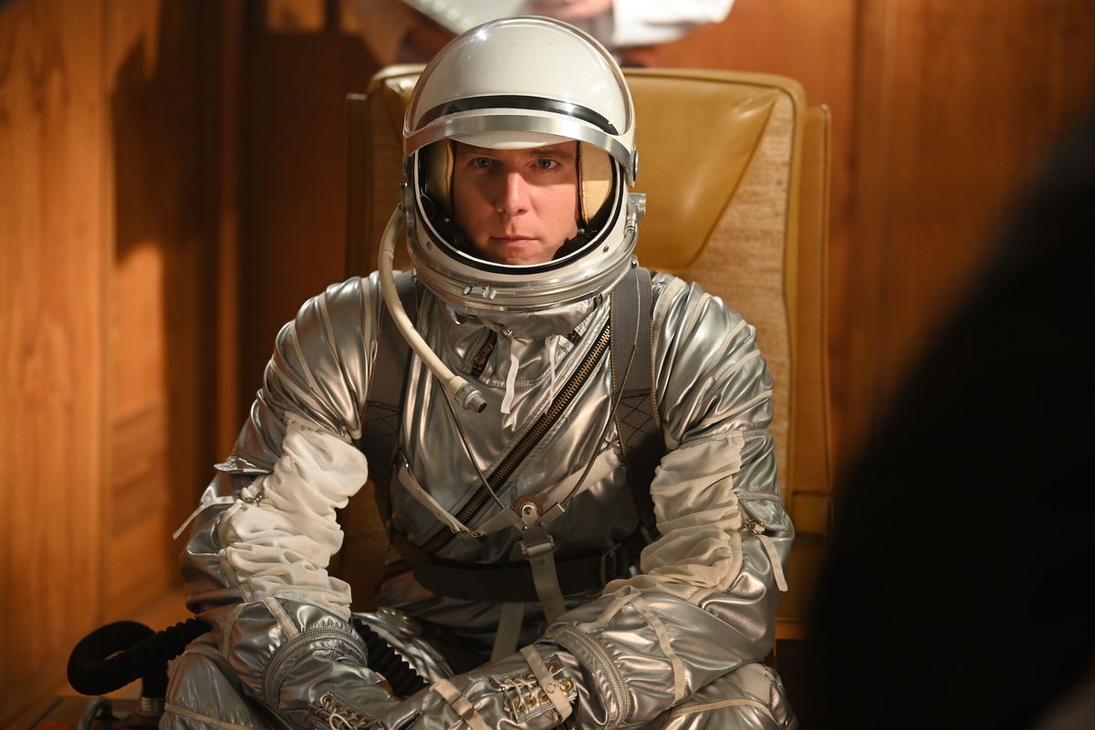 Jake McDorman as Alan Shepard wearing a space suit in a board room in The Right Stuff