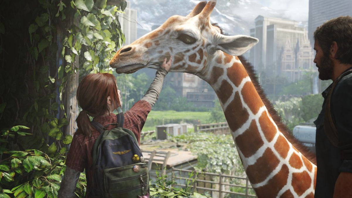 Ellie klappar en giraff som äter löv i The Last of Us Del 1