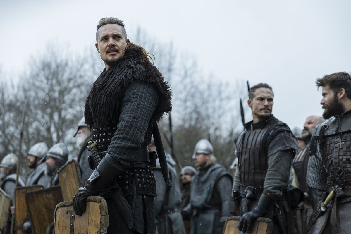 (V till R) Alexander Dreymon som Uhtred, Arnas Fedaravicius som Sihtric och Mark Rowley som Finan i The Last Kingdom: Seven Kings Must Die.