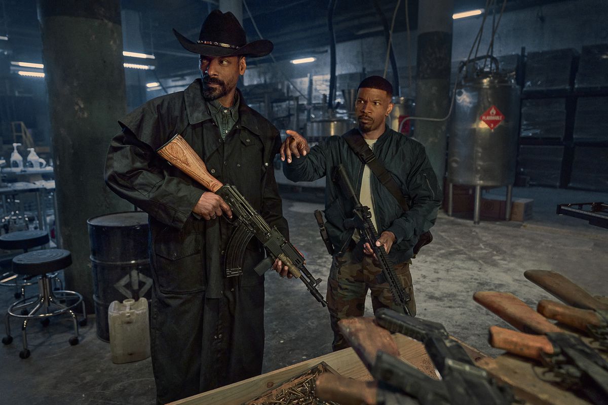 Snoop Dogg and Jamie Foxx hold big guns in Day Shift.
