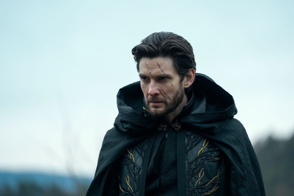 Ben Barnes has some big scars on his face and wears a hood in Shadow and Bone.