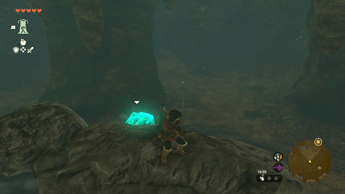 Link åker på baksidan av en Stone Talus i Crenel Hill Cave i Zelda Tears of the Kingdom.