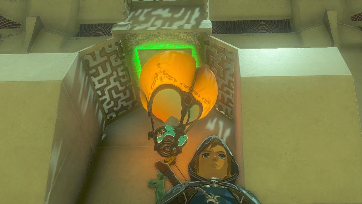 Länk som står bredvid en luftballong och aktiverar en strömbrytare i Sinakawak Shrine i Legend of Zelda Tears of the Kingdom
