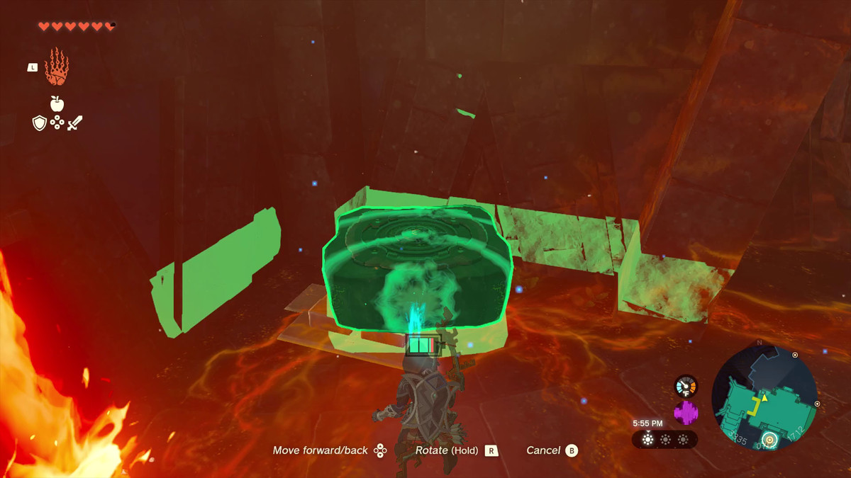 Link lyfter en liten plattform över ett eldigt golv, och omgiven av ljus från sin Ultrahand-förmåga.